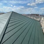 宇治市南陵町にて屋根葺き替え工事〈瓦からスーパーガルテクトへの葺き替え・屋根の軽量化〉